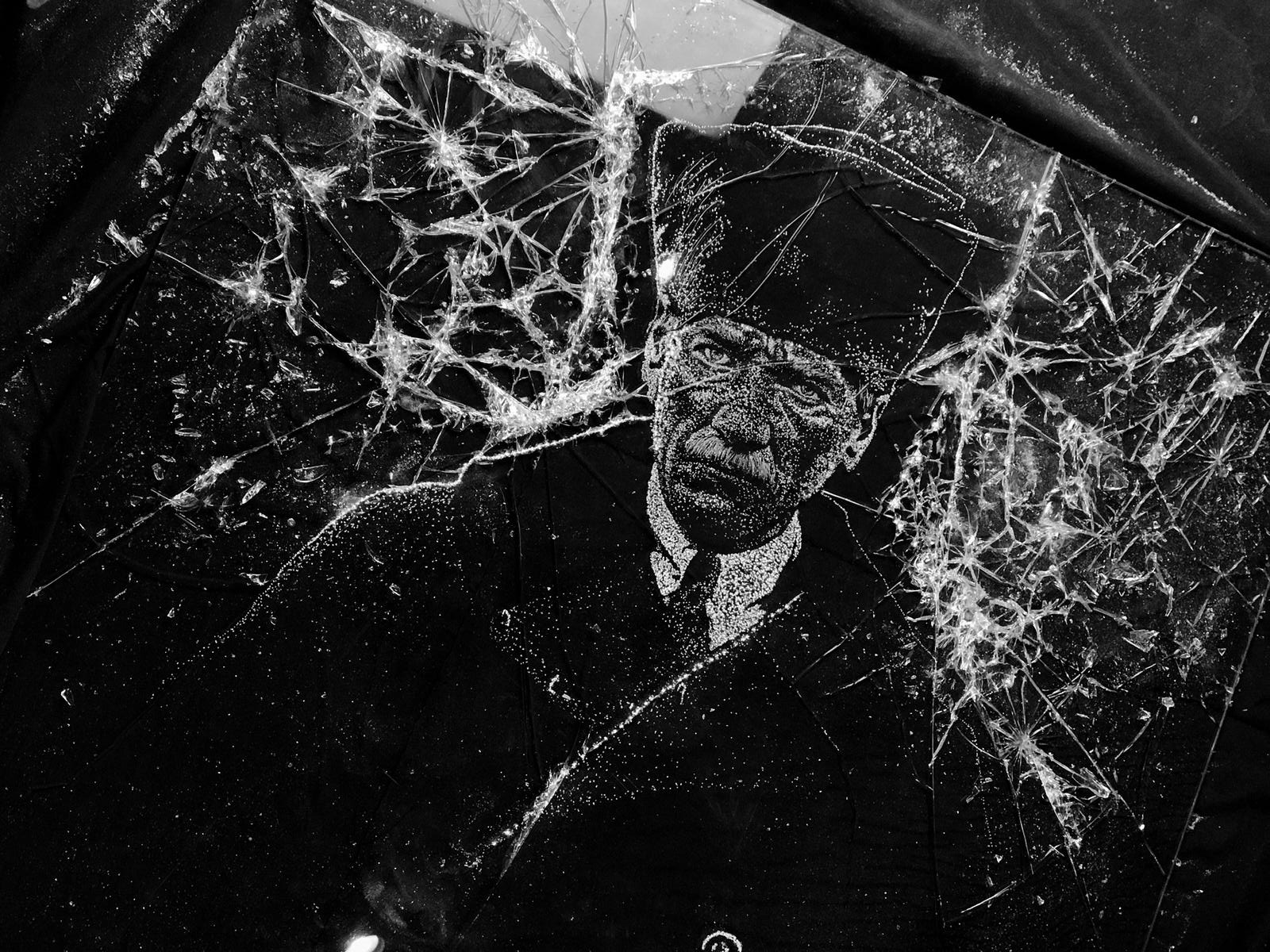 Yasin Uca’nın kırık cam Atatürk portresi